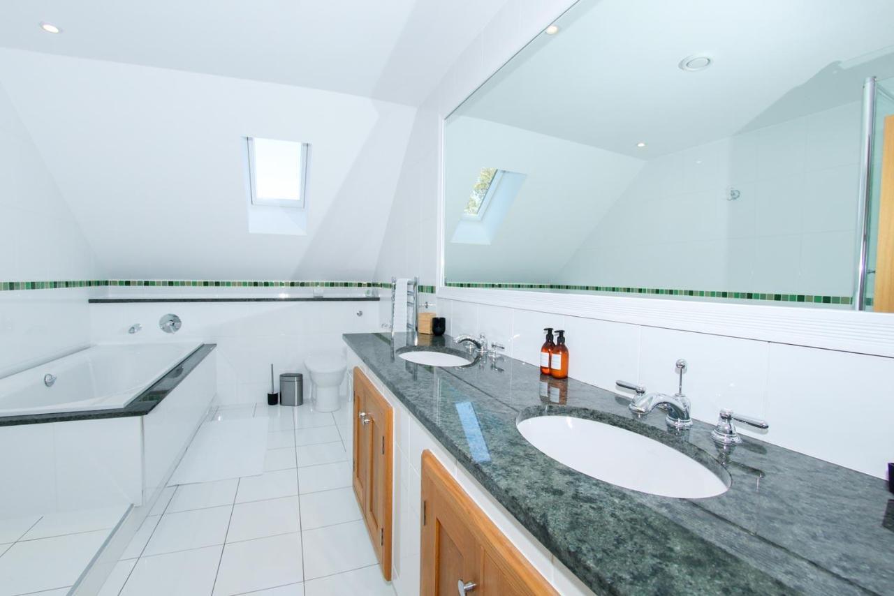 Дом отдыха Luxury, Spacious With Private Driveway Beaches And Gower In Close Proximity Parkmill
