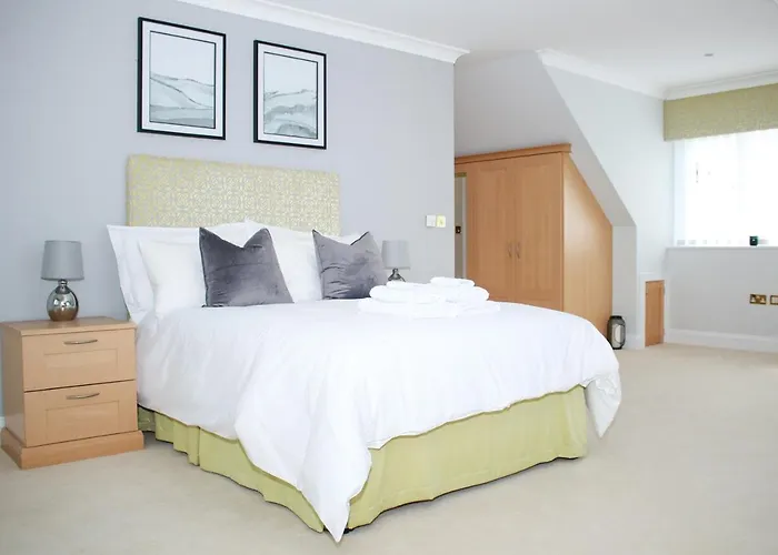Luxury, Spacious Home With Private Driveway Beaches And Gower In Close Proximity