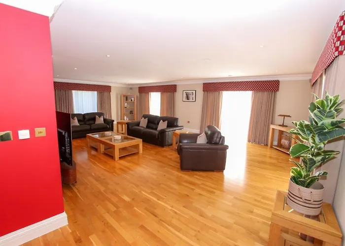 Luxury, Spacious Home With Private Driveway Beaches And Gower In Close Proximity