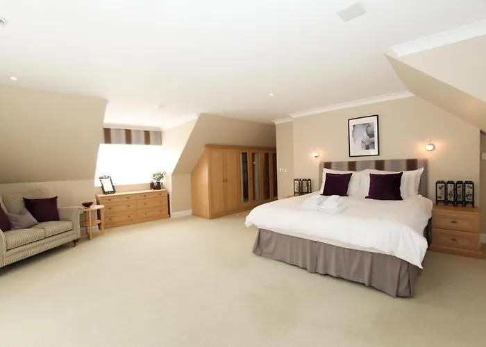 Luxury, Spacious Home With Private Driveway Beaches And Gower In Close Proximity