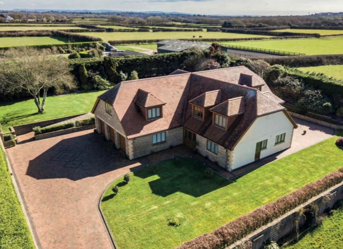 Gower Luxury Retreat: Spacious With Proximity *