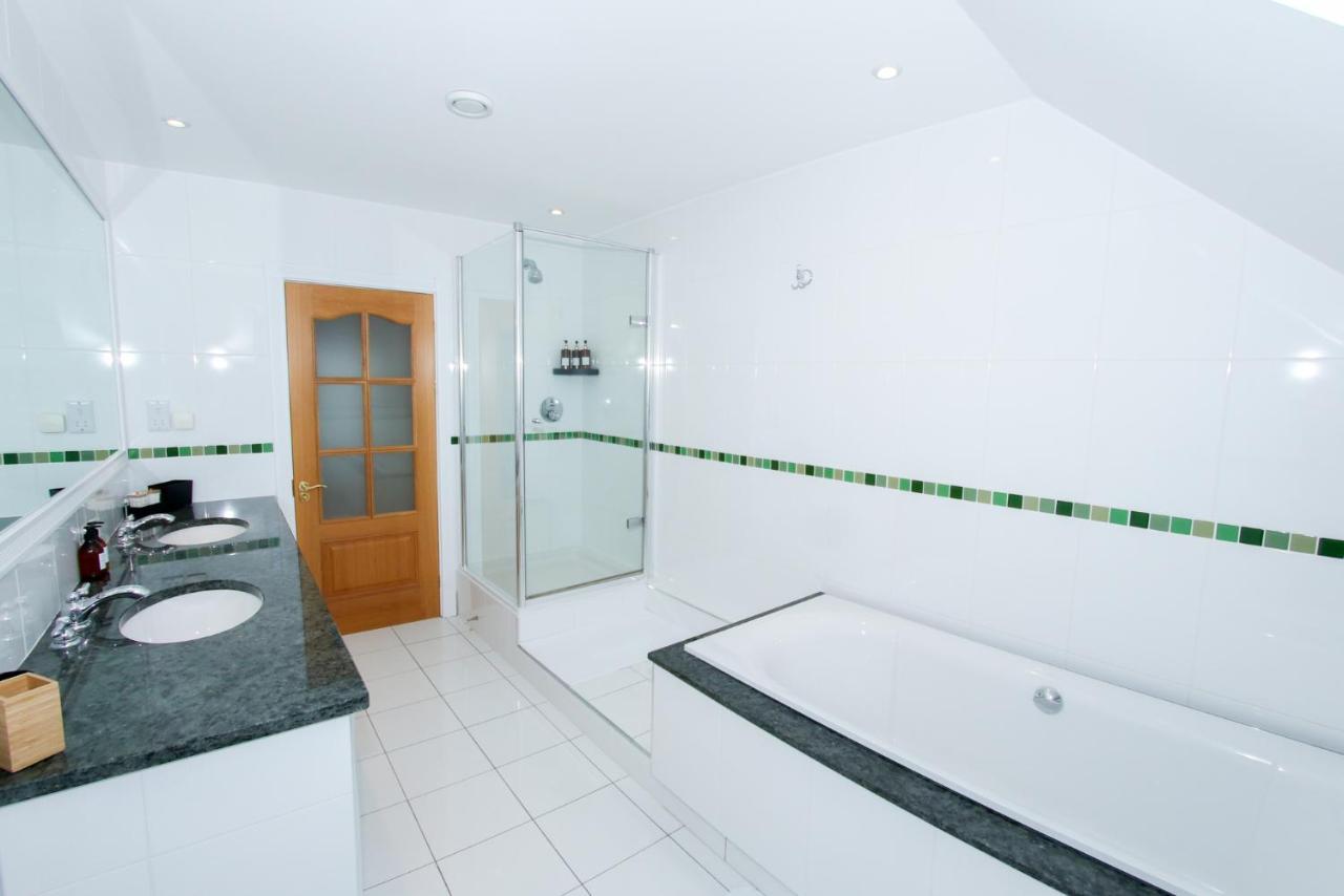 Holiday home Gower Luxury Retreat: Spacious With Proximity *