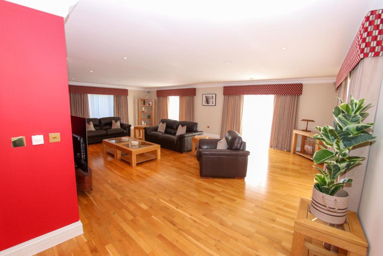 Gower Luxury Retreat: Spacious With Proximity